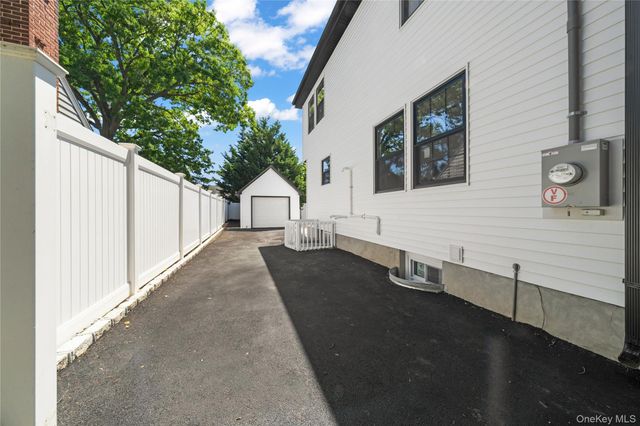 149 Fendale Street, Franklin Square, NY 11010
