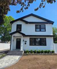 149 Fendale Street, Franklin Square, NY 11010
