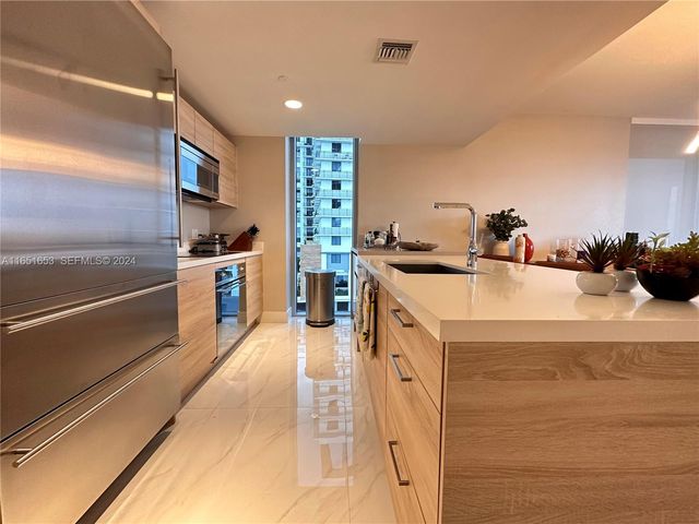 16385 Biscayne Boulevard 1201, North Miami Beach, FL 33160