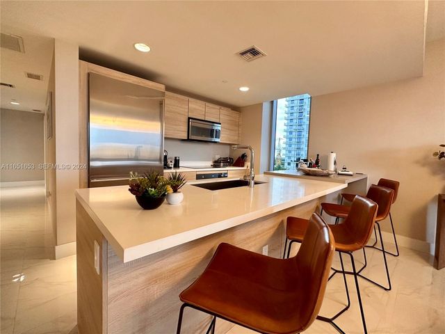 16385 Biscayne Boulevard 1201, North Miami Beach, FL 33160