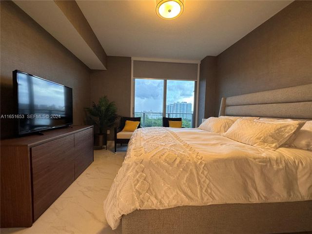 16385 Biscayne Boulevard 1201, North Miami Beach, FL 33160