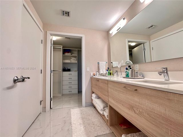 16385 Biscayne Boulevard 1201, North Miami Beach, FL 33160