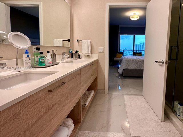 16385 Biscayne Boulevard 1201, North Miami Beach, FL 33160