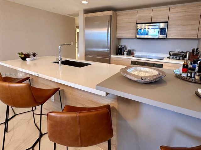 16385 Biscayne Boulevard 1201, North Miami Beach, FL 33160