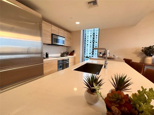 16385 Biscayne Boulevard 1201, North Miami Beach, FL 33160