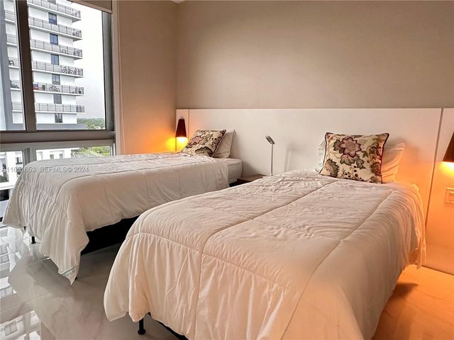 16385 Biscayne Boulevard 1201, North Miami Beach, FL 33160