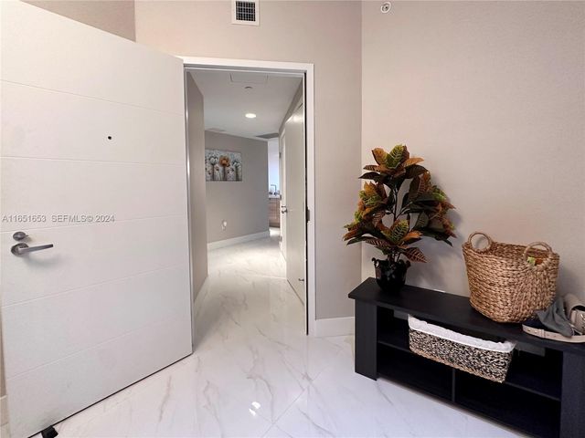 16385 Biscayne Boulevard 1201, North Miami Beach, FL 33160