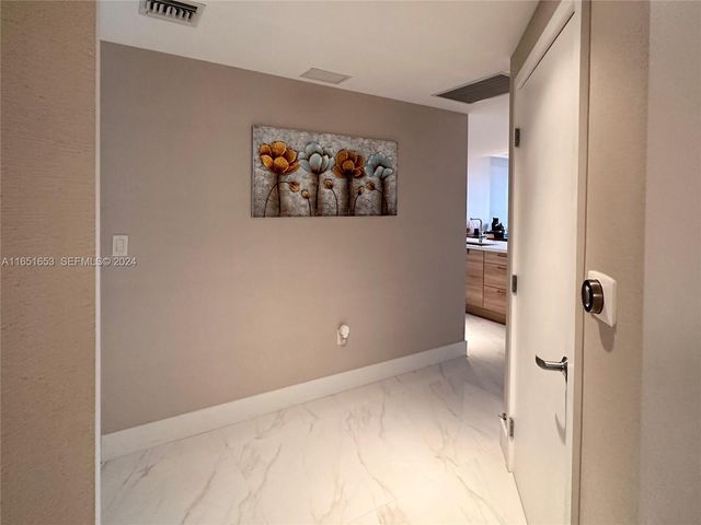 16385 Biscayne Boulevard 1201, North Miami Beach, FL 33160