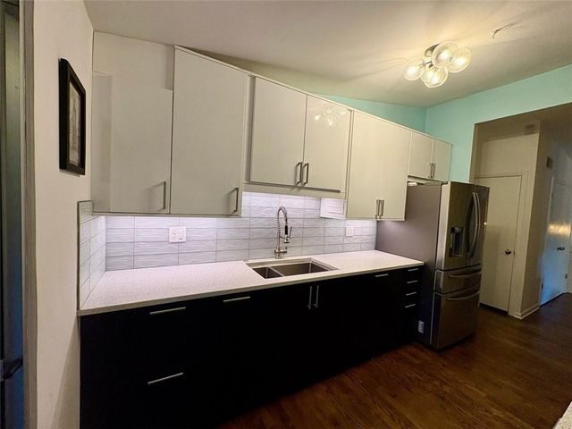 7714 Fairway Street, Prairie Village, KS 66208