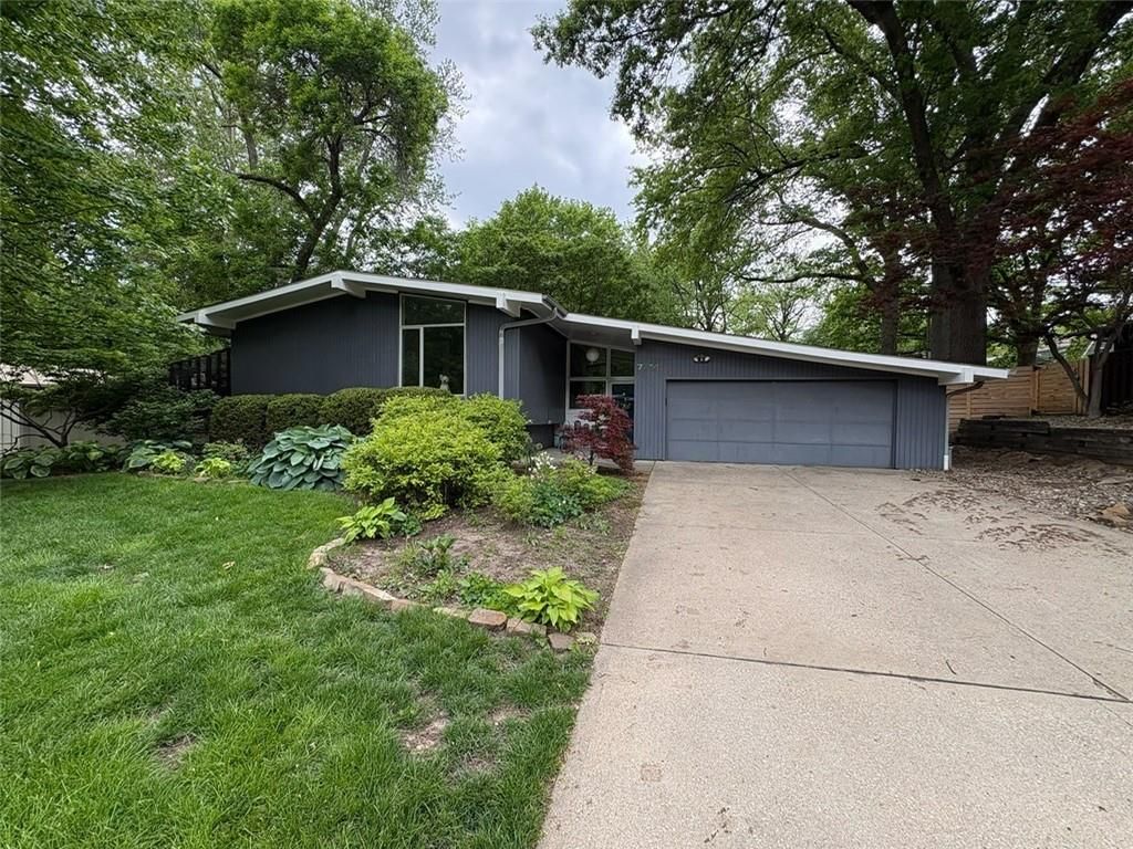 7714 Fairway Street, Prairie Village, KS 66208