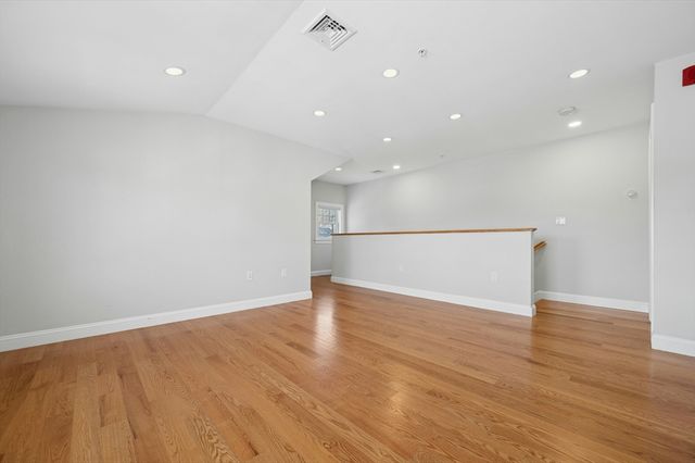 140 Main St B, Upton, MA 01568