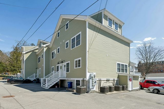 140 Main St B, Upton, MA 01568