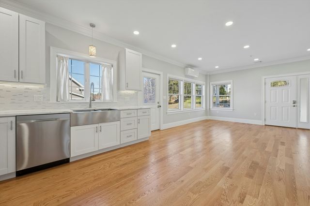 140 Main St B, Upton, MA 01568