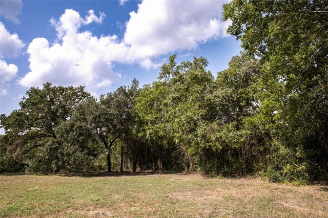400 S Railroad St, Burton, TX 77835