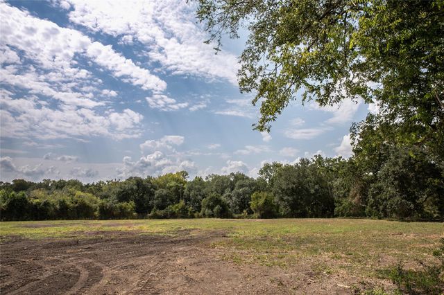 400 S Railroad St, Burton, TX 77835