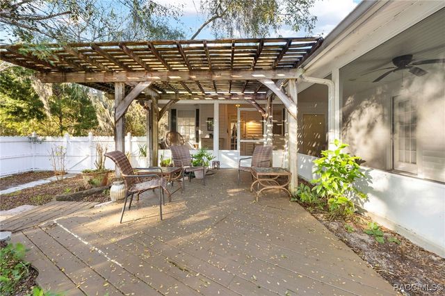 16 52nd Street, Yankeetown, FL 34498