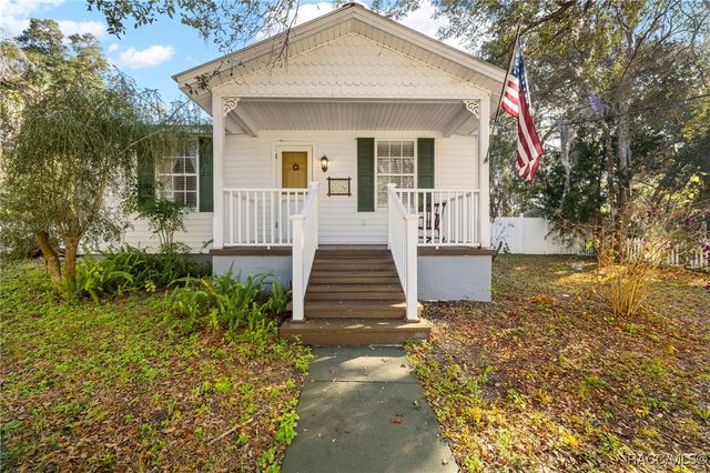 16 52nd Street, Yankeetown, FL 34498