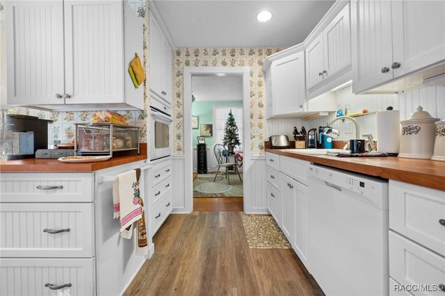 16 52nd Street, Yankeetown, FL 34498