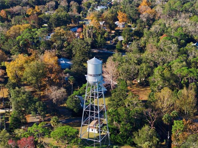 16 52nd Street, Yankeetown, FL 34498