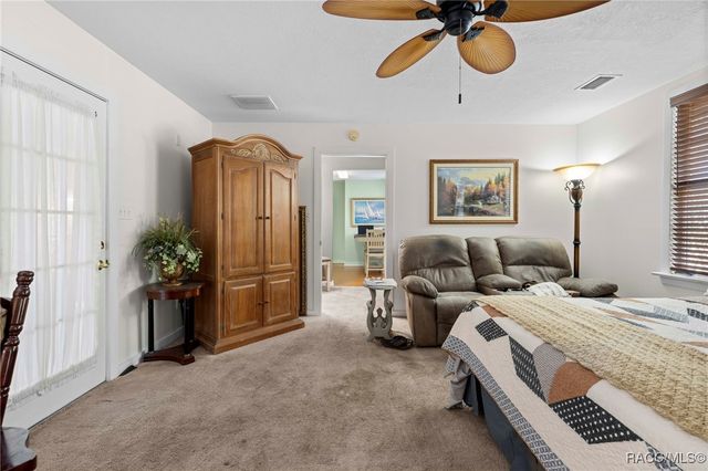 16 52nd Street, Yankeetown, FL 34498