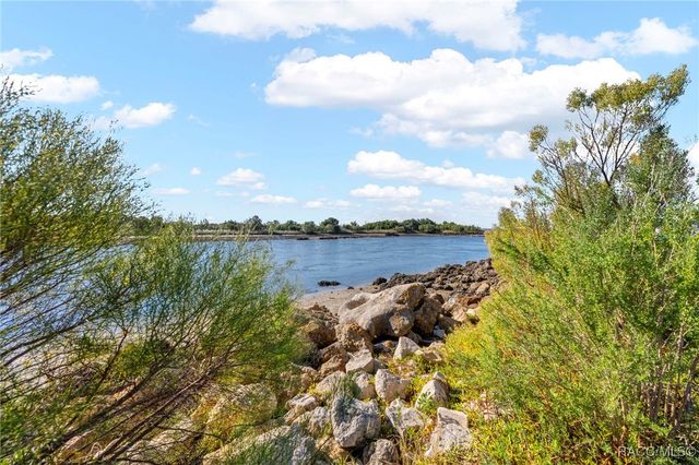 16 52nd Street, Yankeetown, FL 34498