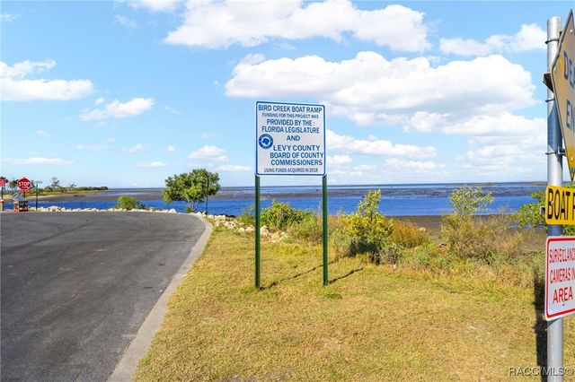 16 52nd Street, Yankeetown, FL 34498