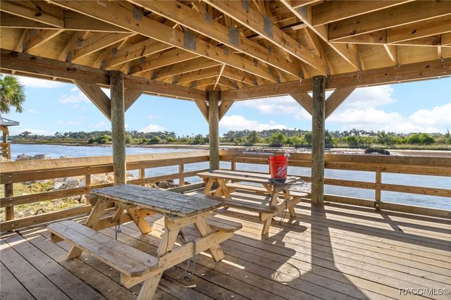 16 52nd Street, Yankeetown, FL 34498