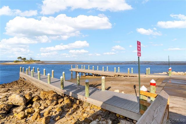 16 52nd Street, Yankeetown, FL 34498