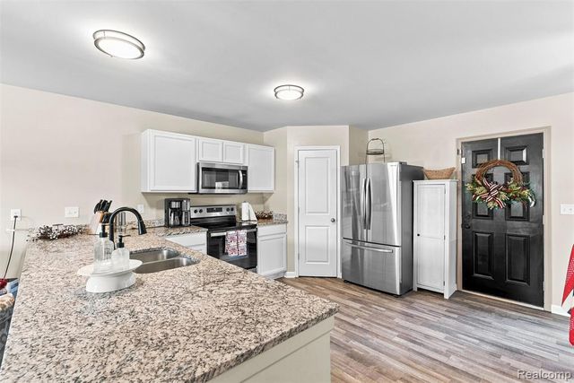 435 Old Farm Lane, Lapeer, MI 48446