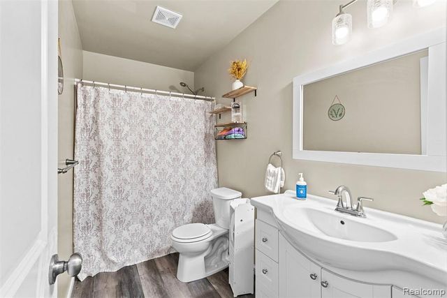 435 Old Farm Lane, Lapeer, MI 48446