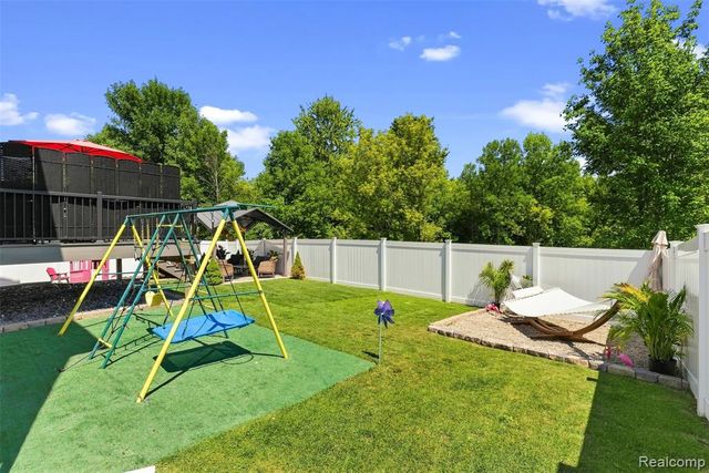 435 Old Farm Lane, Lapeer, MI 48446