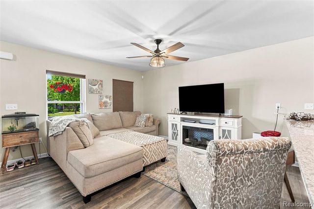 435 Old Farm Lane, Lapeer, MI 48446