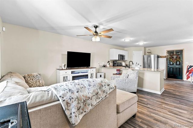 435 Old Farm Lane, Lapeer, MI 48446