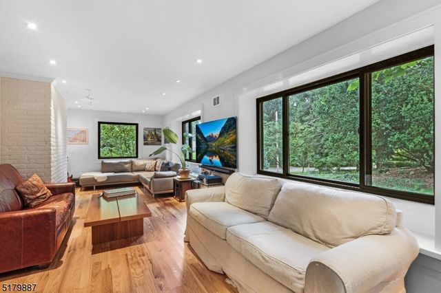 22 Arrowhead Rd, Morris Twp., NJ 07960