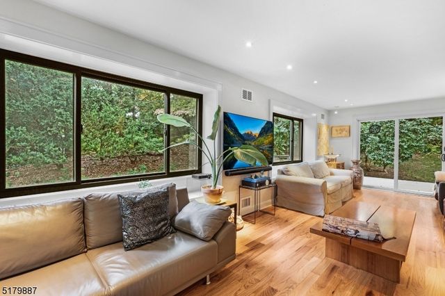 22 Arrowhead Rd, Morris Twp., NJ 07960