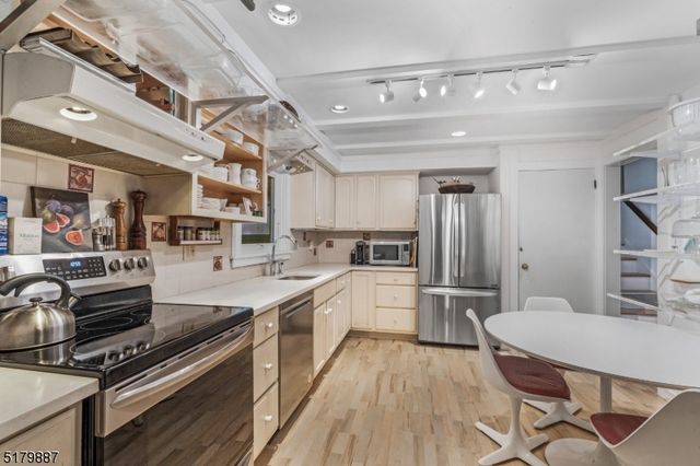 22 Arrowhead Rd, Morris Twp., NJ 07960