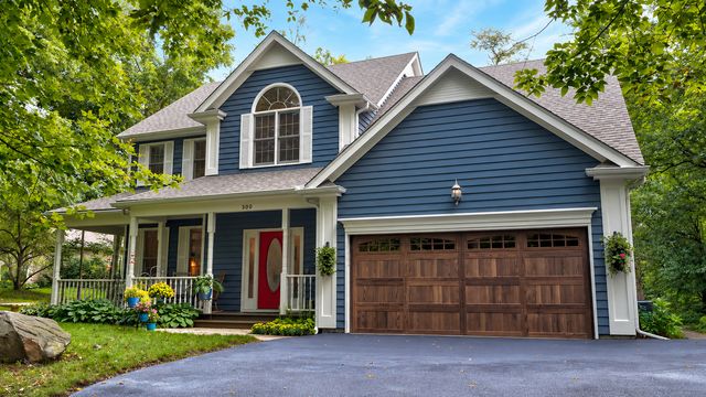300 White Tail Lane, Ingleside, IL 60041