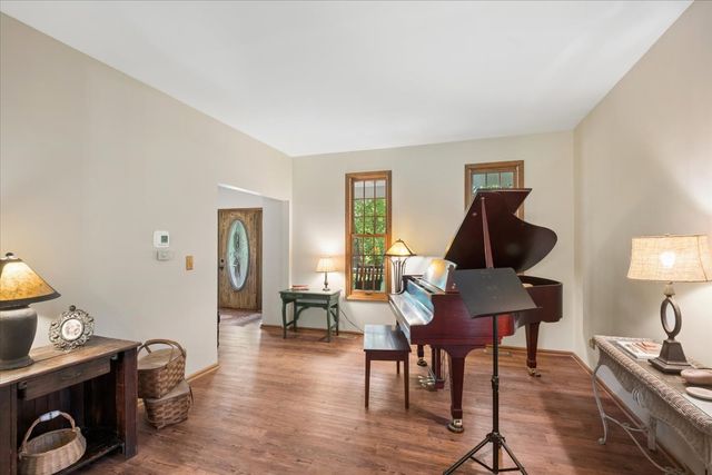300 White Tail Lane, Ingleside, IL 60041