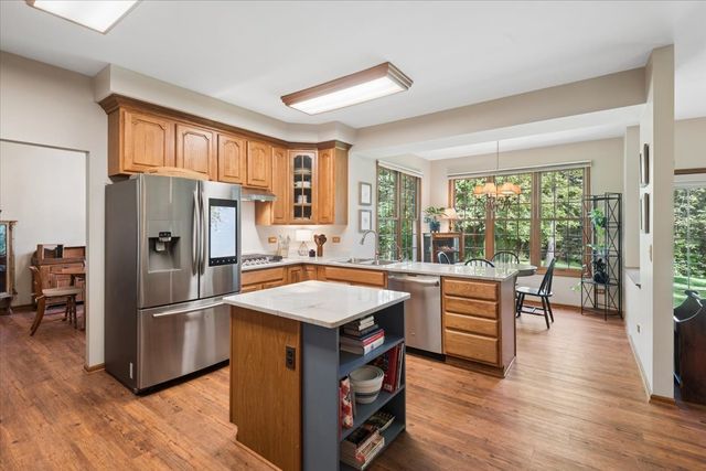 300 White Tail Lane, Ingleside, IL 60041