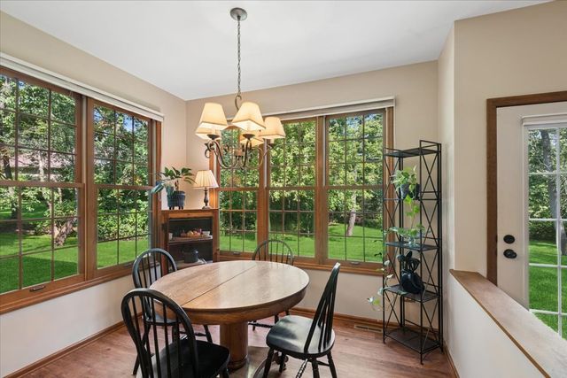 300 White Tail Lane, Ingleside, IL 60041
