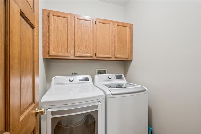 300 White Tail Lane, Ingleside, IL 60041