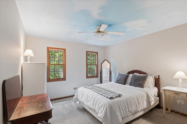 300 White Tail Lane, Ingleside, IL 60041