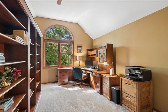 300 White Tail Lane, Ingleside, IL 60041