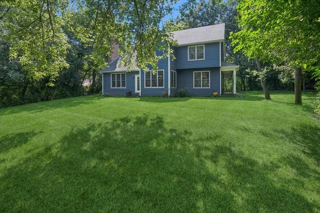 300 White Tail Lane, Ingleside, IL 60041