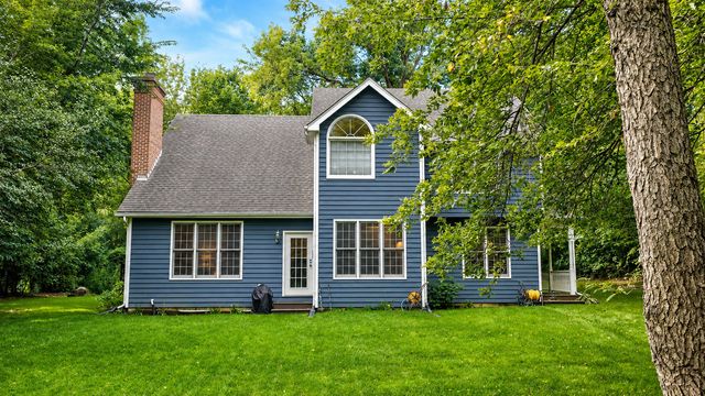 300 White Tail Lane, Ingleside, IL 60041