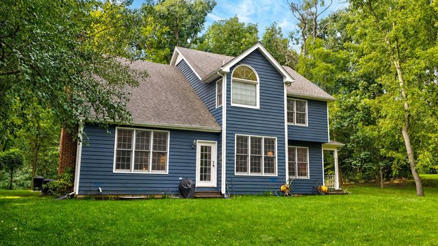 300 White Tail Lane, Ingleside, IL 60041