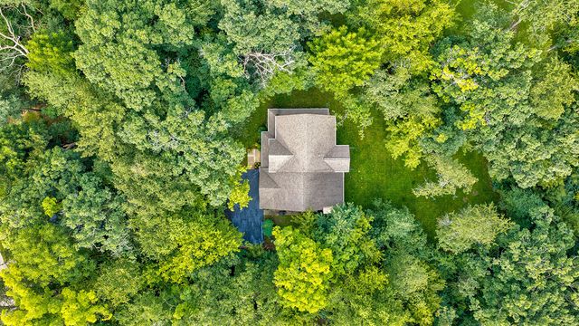 300 White Tail Lane, Ingleside, IL 60041