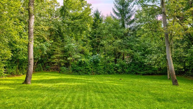 300 White Tail Lane, Ingleside, IL 60041