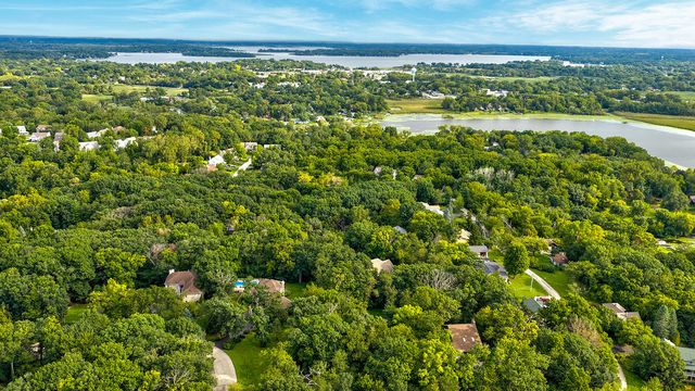 300 White Tail Lane, Ingleside, IL 60041