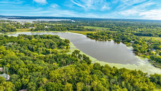 300 White Tail Lane, Ingleside, IL 60041